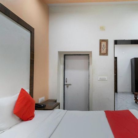 Oyo 13535 Aakash Hotell Ahmedabad Eksteriør bilde