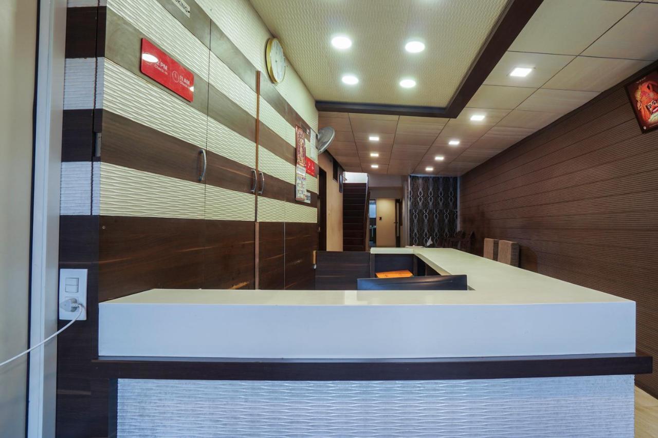 Oyo 13535 Aakash Hotell Ahmedabad Eksteriør bilde