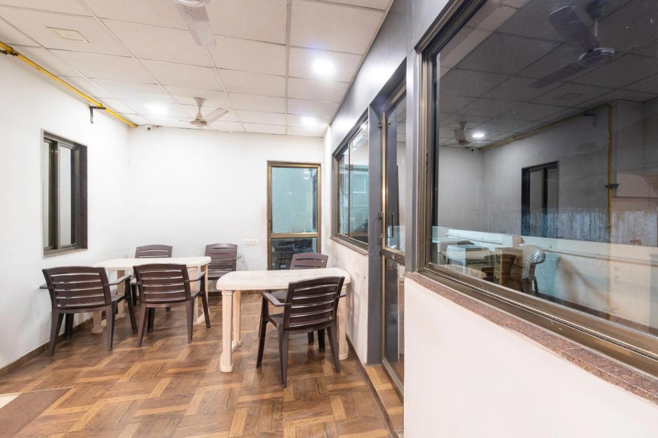 Oyo 13535 Aakash Hotell Ahmedabad Eksteriør bilde