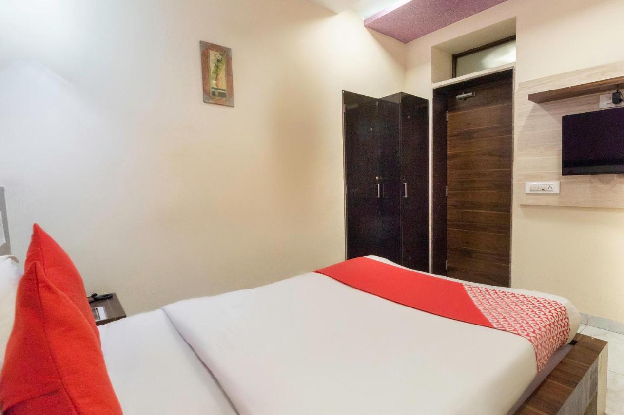 Oyo 13535 Aakash Hotell Ahmedabad Eksteriør bilde
