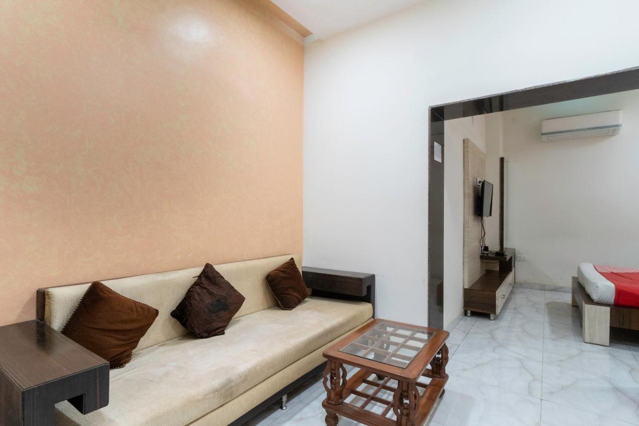 Oyo 13535 Aakash Hotell Ahmedabad Eksteriør bilde
