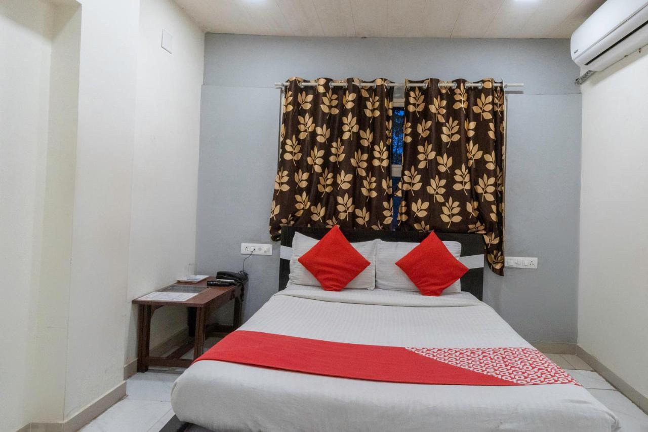Oyo 13535 Aakash Hotell Ahmedabad Eksteriør bilde