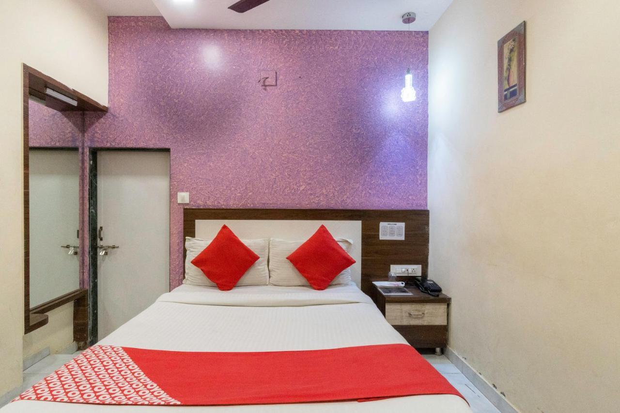 Oyo 13535 Aakash Hotell Ahmedabad Eksteriør bilde