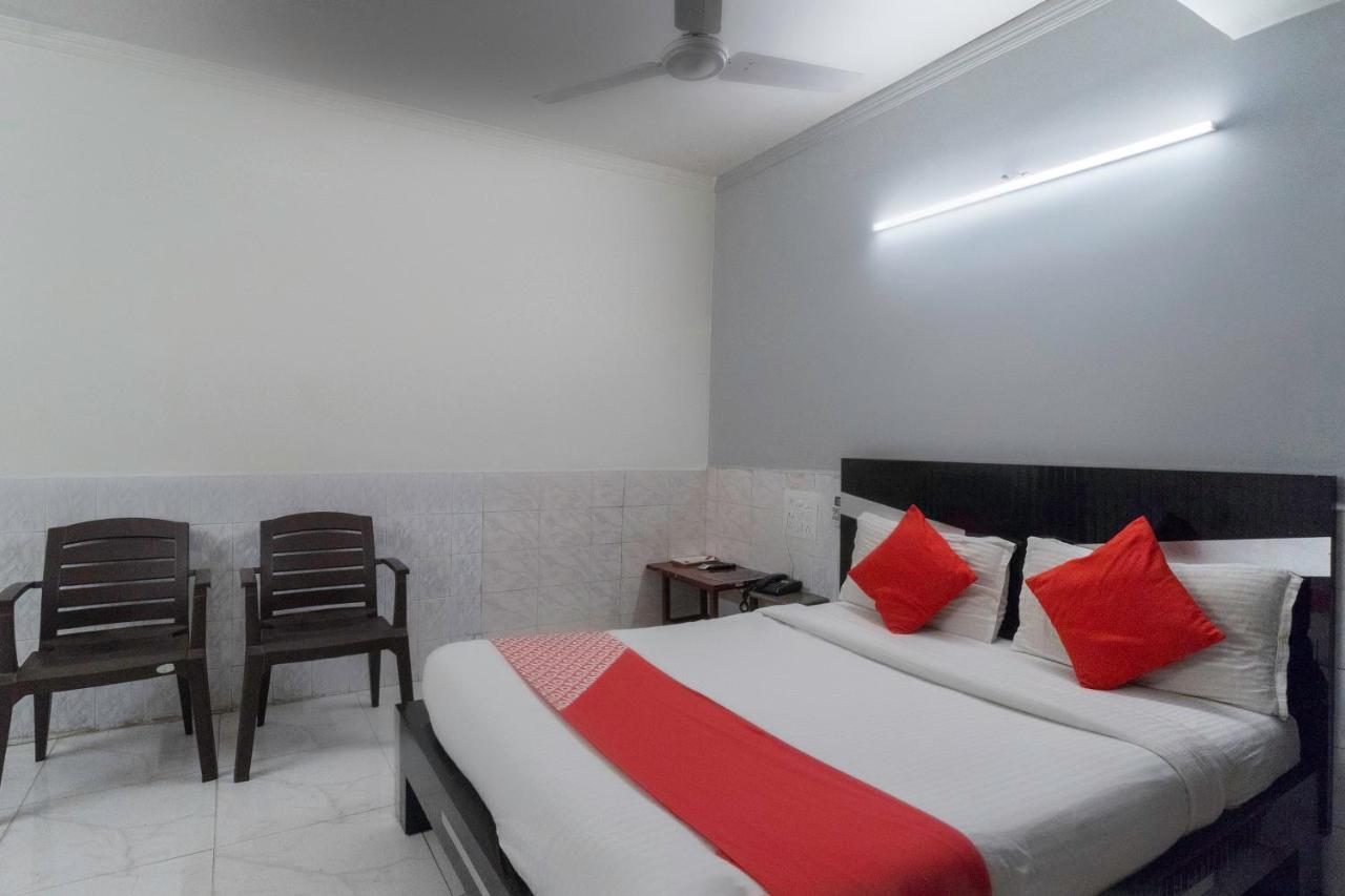 Oyo 13535 Aakash Hotell Ahmedabad Eksteriør bilde