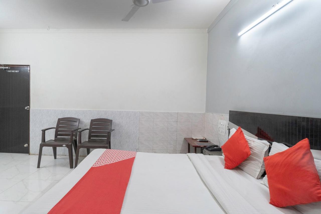 Oyo 13535 Aakash Hotell Ahmedabad Eksteriør bilde