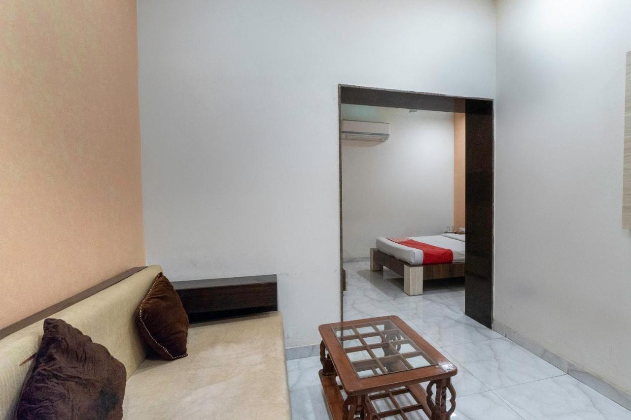 Oyo 13535 Aakash Hotell Ahmedabad Eksteriør bilde