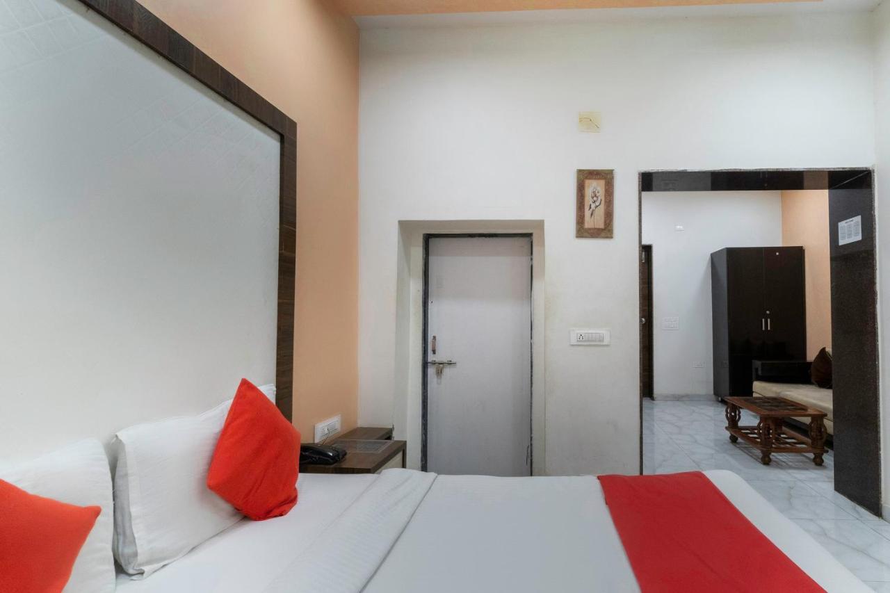 Oyo 13535 Aakash Hotell Ahmedabad Eksteriør bilde