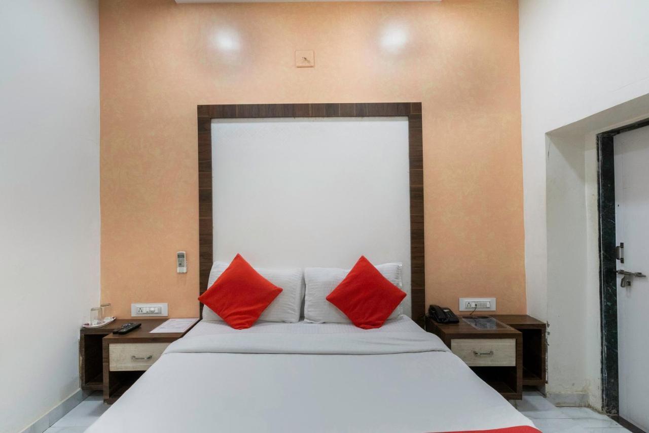 Oyo 13535 Aakash Hotell Ahmedabad Eksteriør bilde