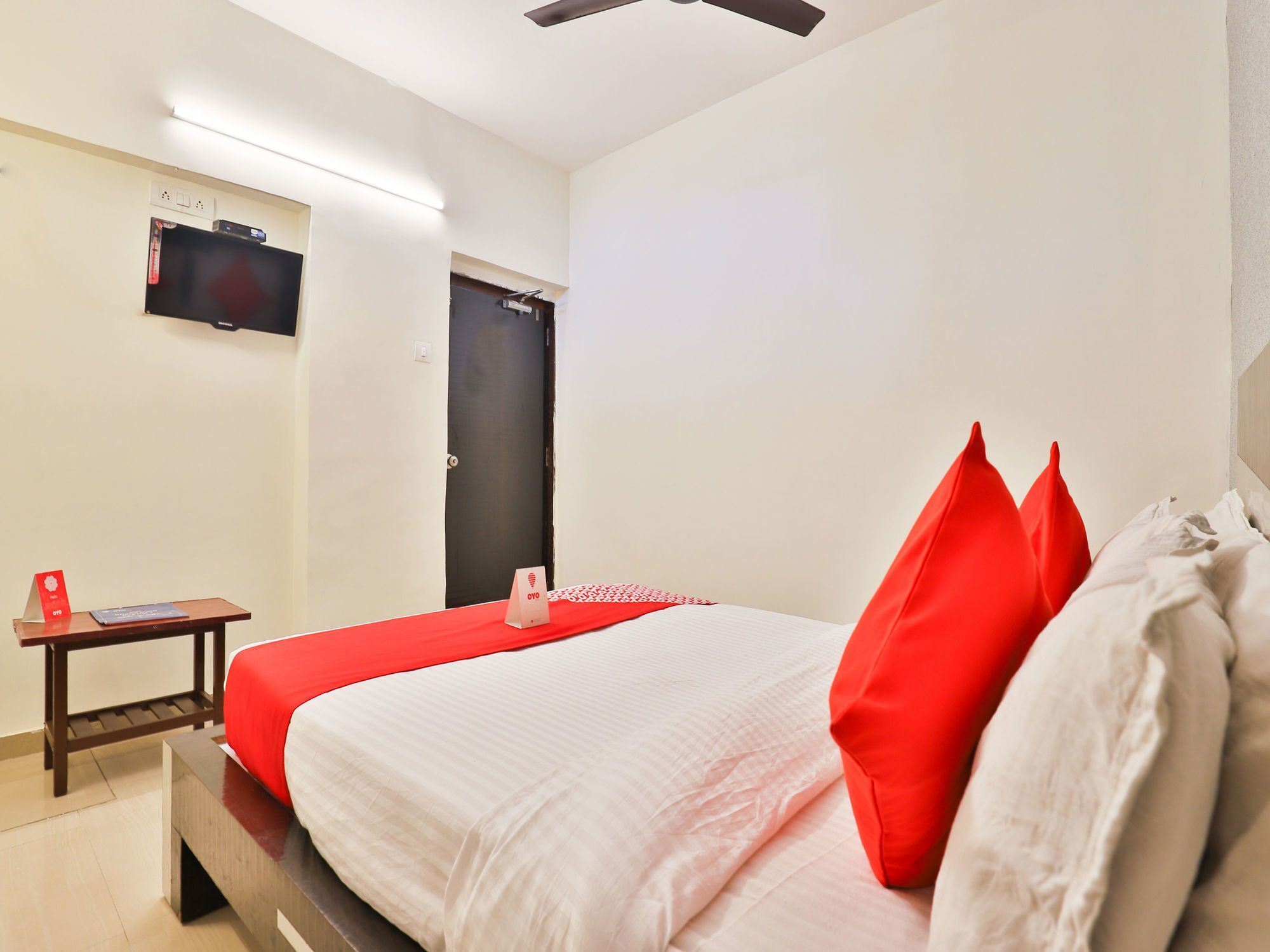Oyo 13535 Aakash Hotell Ahmedabad Eksteriør bilde