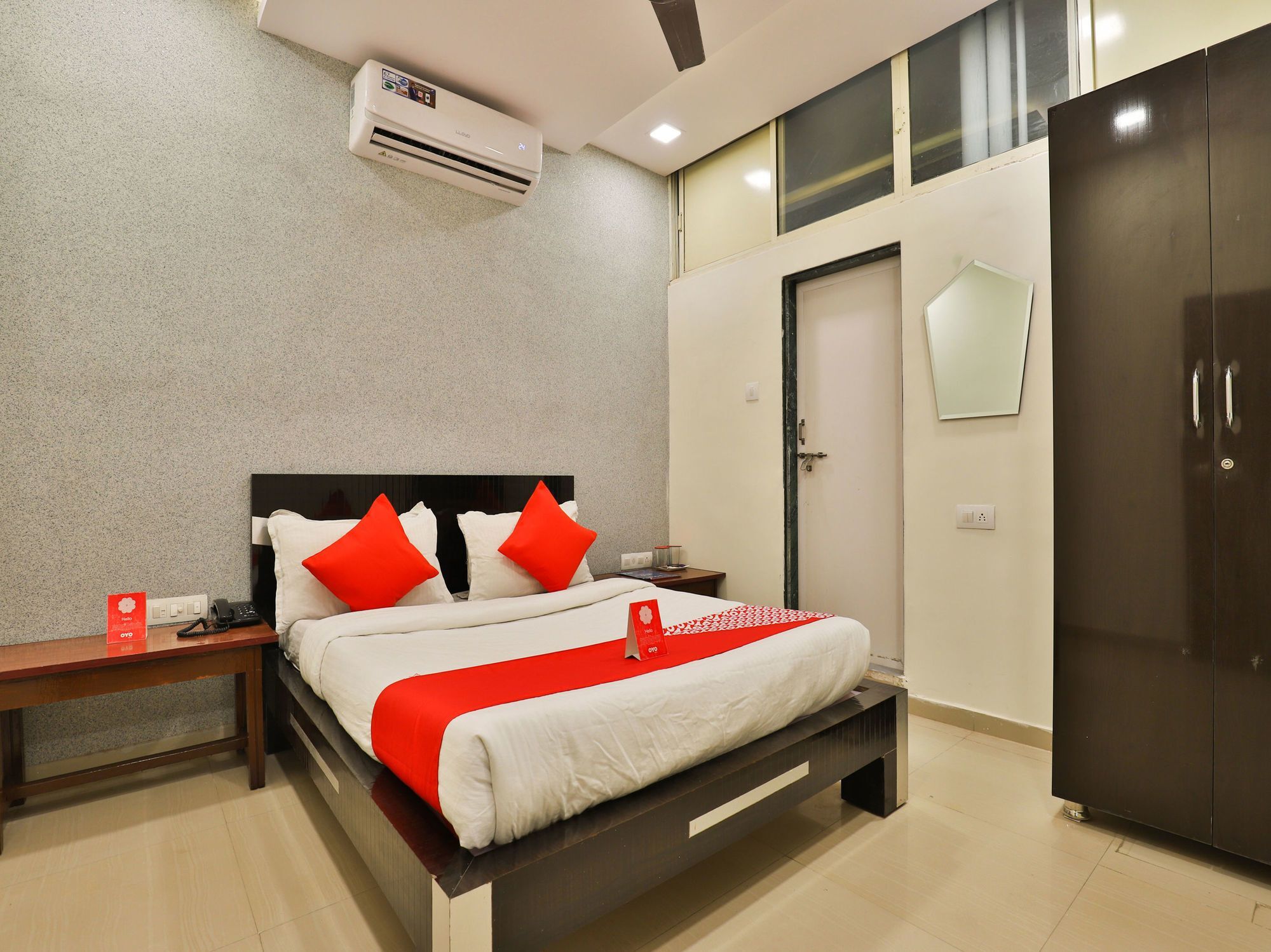 Oyo 13535 Aakash Hotell Ahmedabad Eksteriør bilde